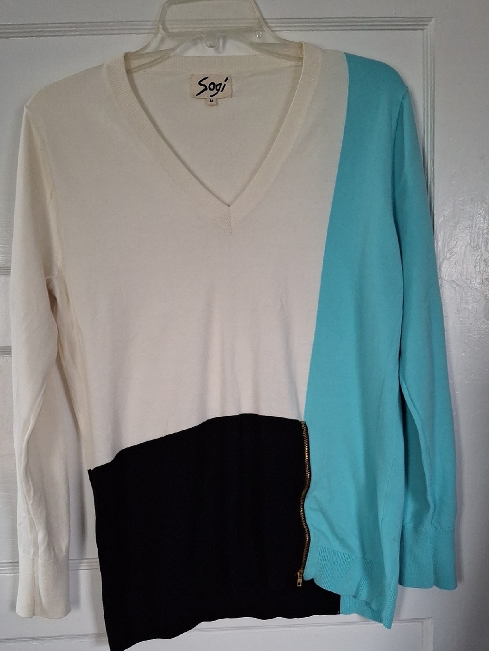 Women's Colorblock V-Neck Sweater - Ivory, Black & Aqua